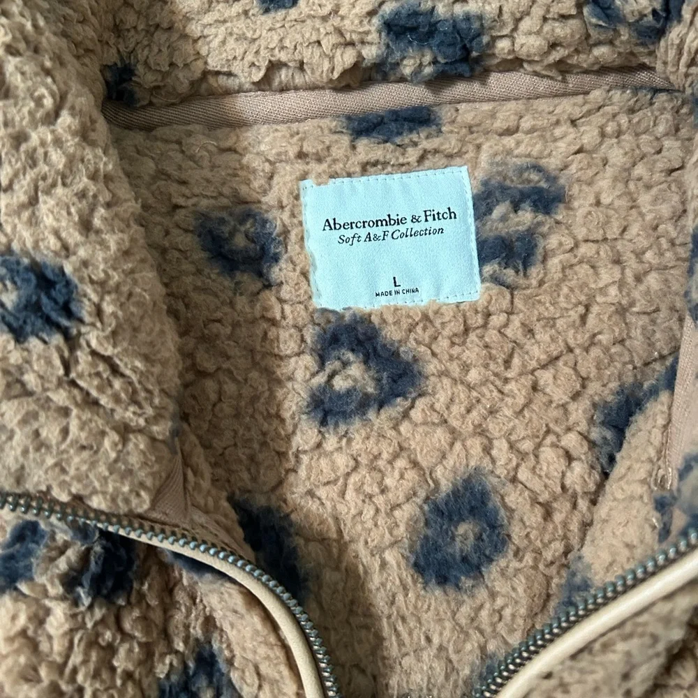Abercrombie and Fitch Fleece Pullover - Picture 2 of 3